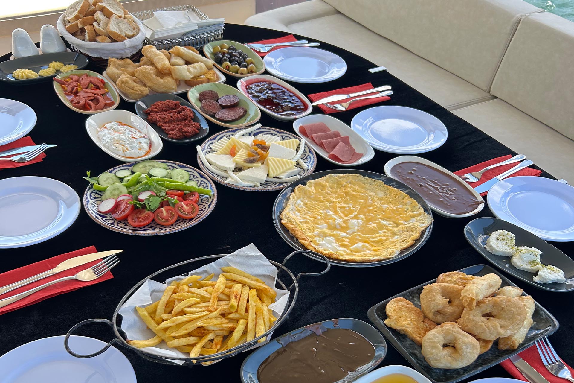 12 Kişilik Yat Kiralama 